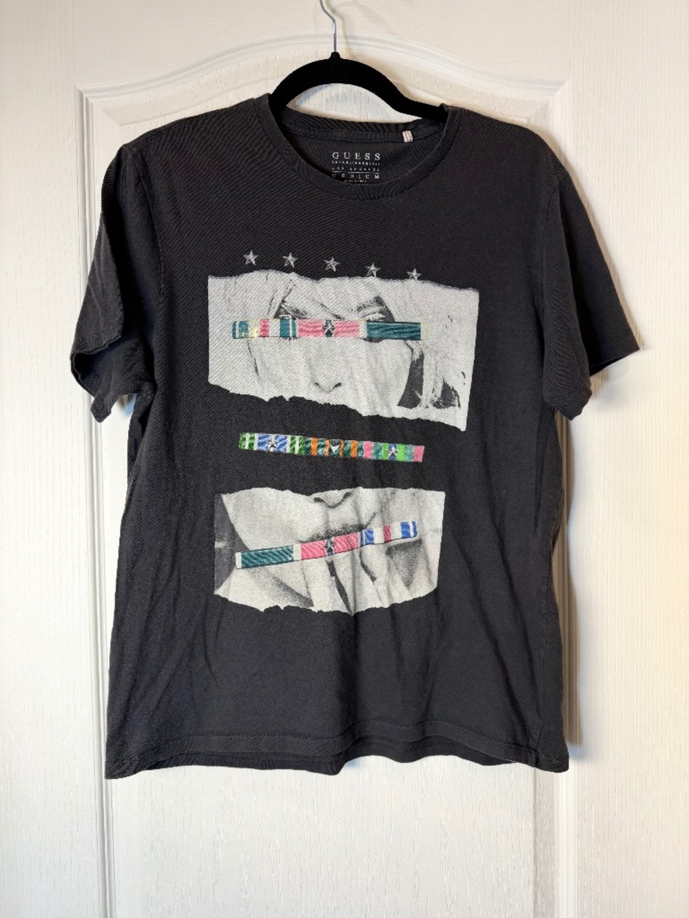 Guess Graphic T-Shirt Women’s M Charcoal Face Print Color Bars Y2K Streetwear Te